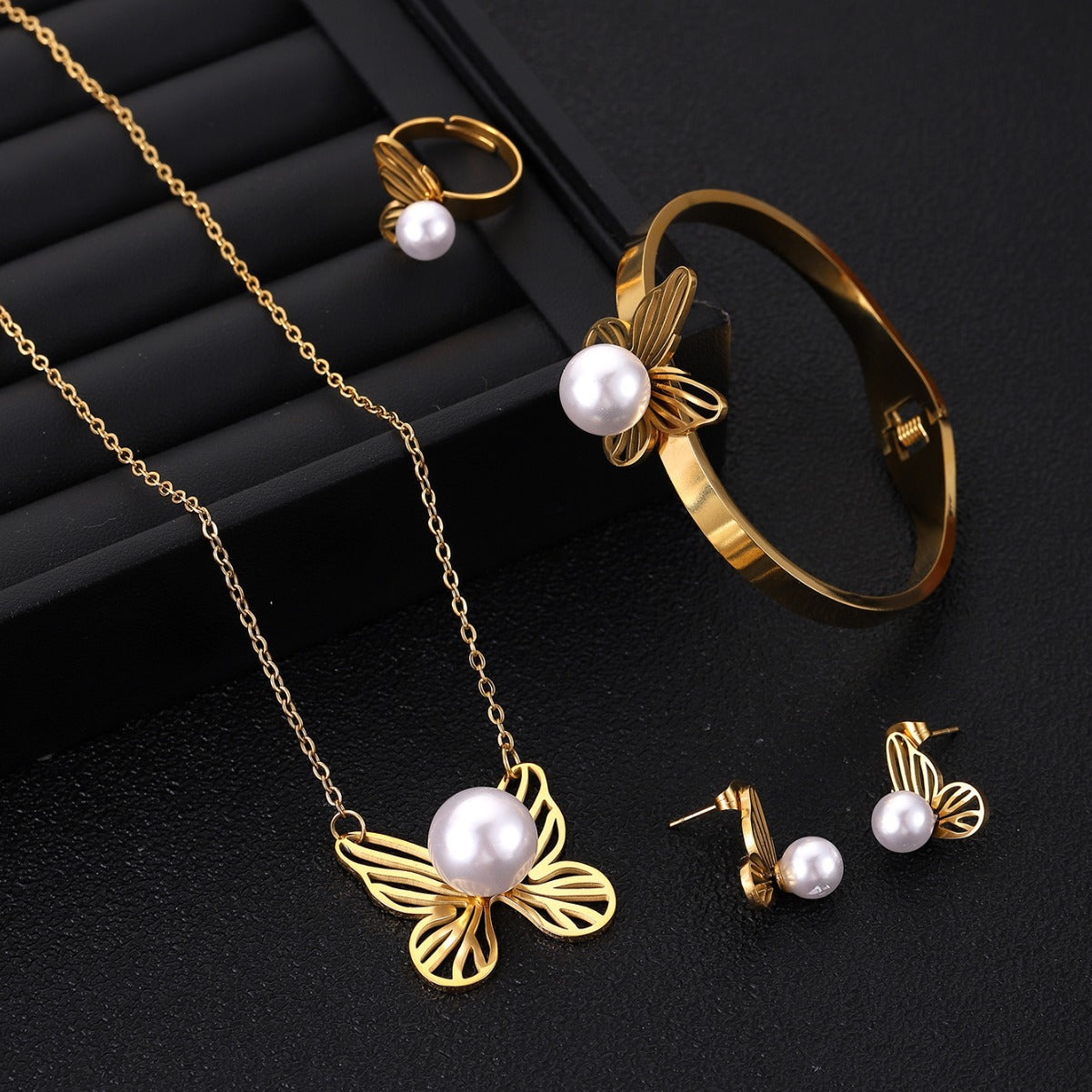 Trendy Butterfly Pearl Necklacce Four-piece jewelry set