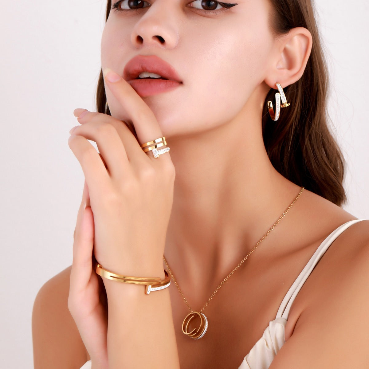 Diamond necklace,Four-piece Jewelry Set
