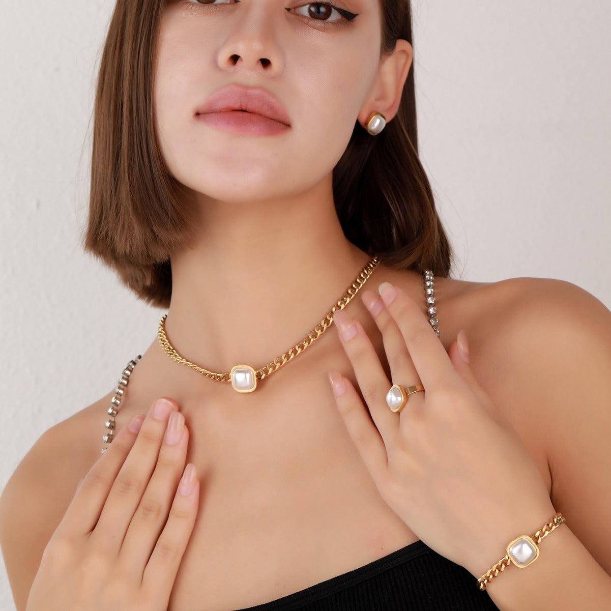 Thick chain Imitation Pearls Four-piece jewelry set