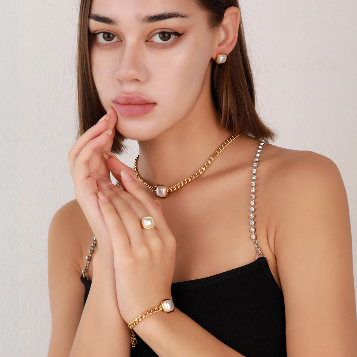 Thick chain Imitation Pearls Four-piece jewelry set